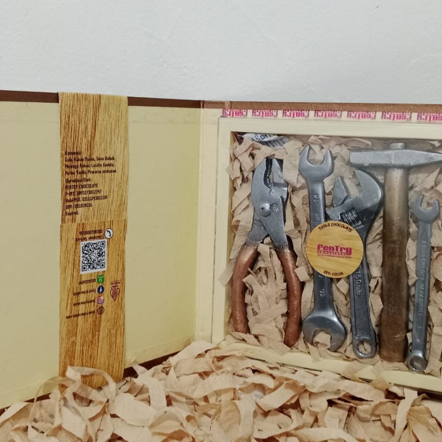 

Coklat Bentuk Perkakas - Tools Chocolate 55% Cocoa Hard Box Lengkap Viral