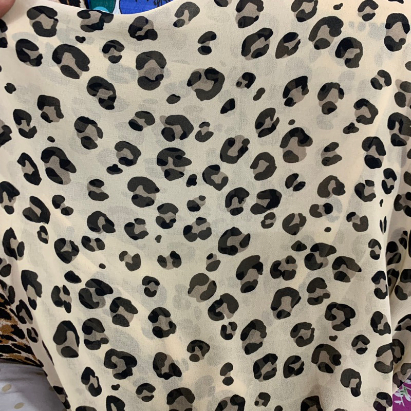 kain sifon motif - kain ceruty motif - kain ceruti premium - kain scraf ceruti leopard - kain kebaya
