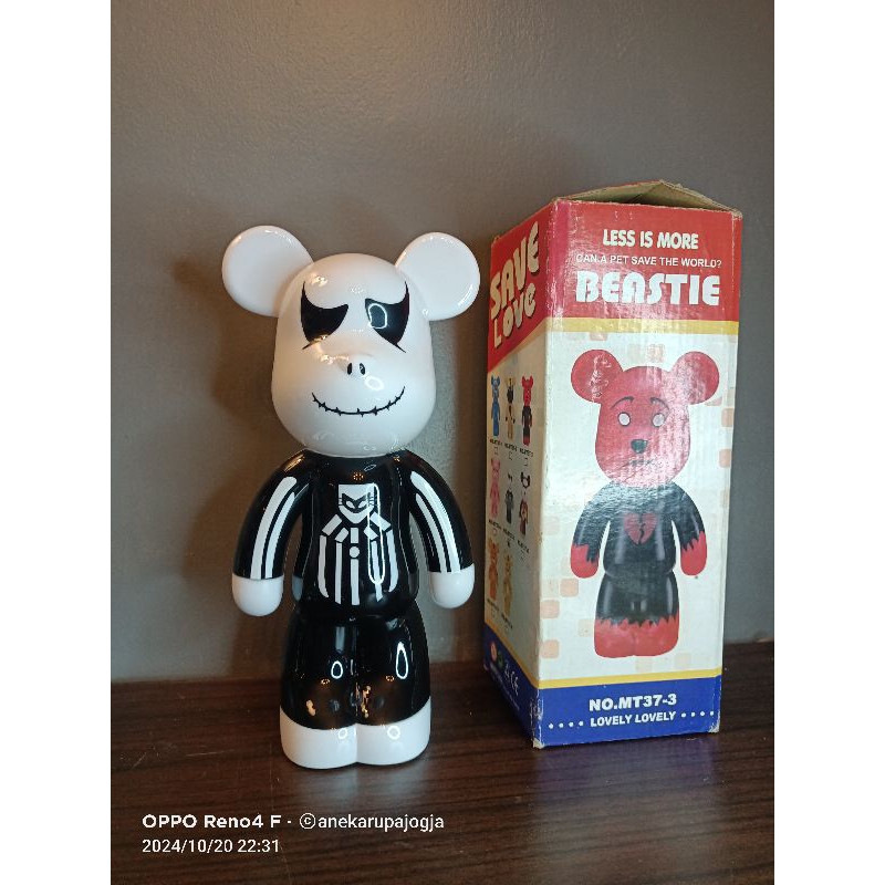 celengan beruang popobe bearbrick hitam putih rare