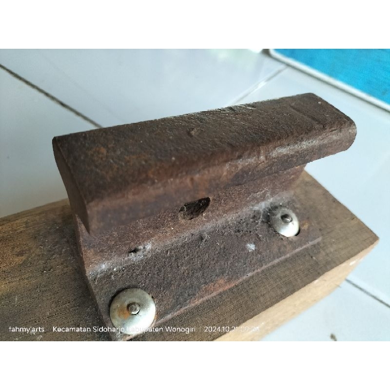 Anvil paron mini besi rel bantalan kayu siap pakai