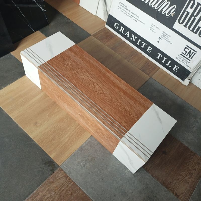 granit tangga motif kayu glosy kombinasi putih corak uk 30×80&20×80 1set