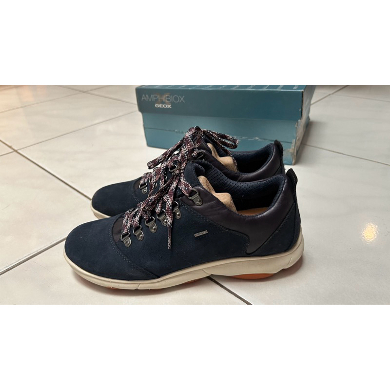 GEOX Amphibiox Sepatu Wanita Waterproof Navy