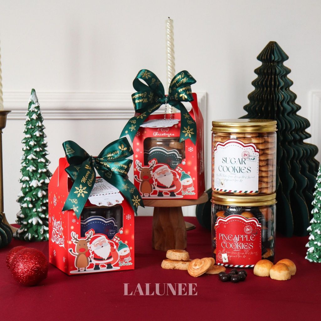

Hampers Natal isi 1 Jar Kue Kering, Cookies, dan Coklat Natal - Kado Natal - Christmas Gift Set