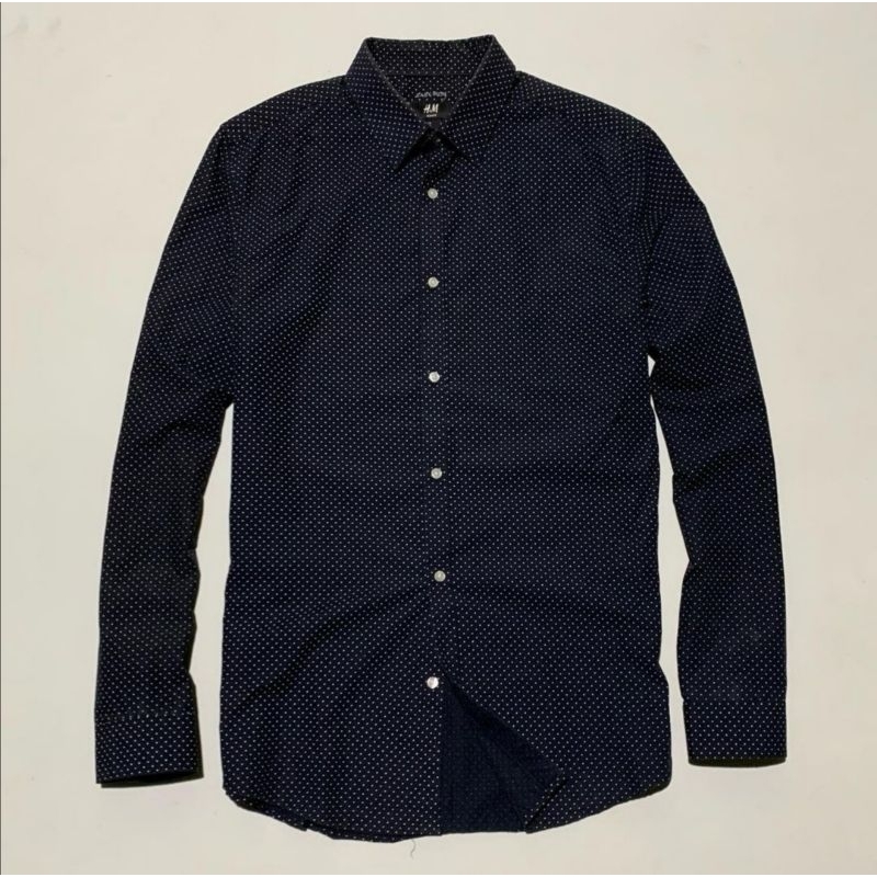 KEMEJA PRIA HITAM H DAN M