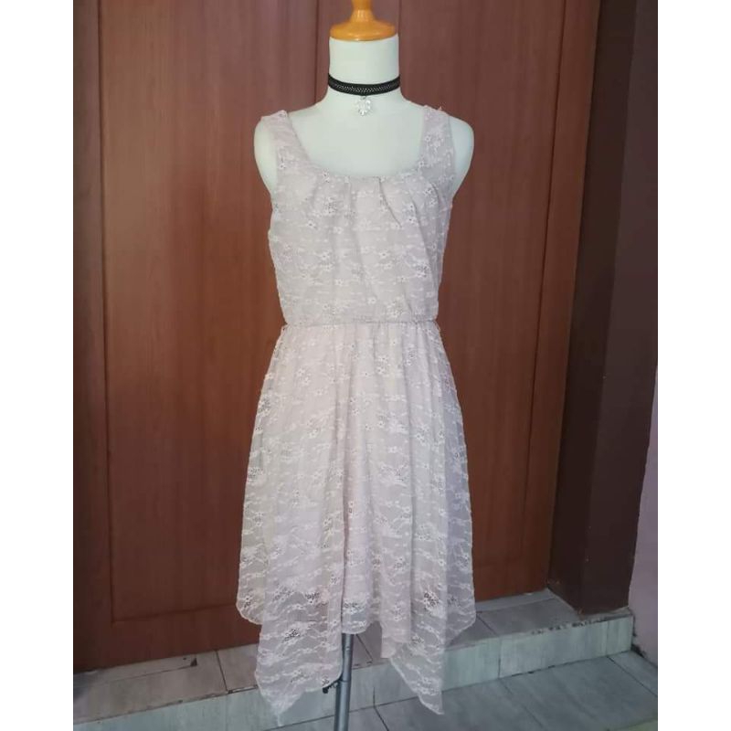Dress Kutung Brukat Asimetris