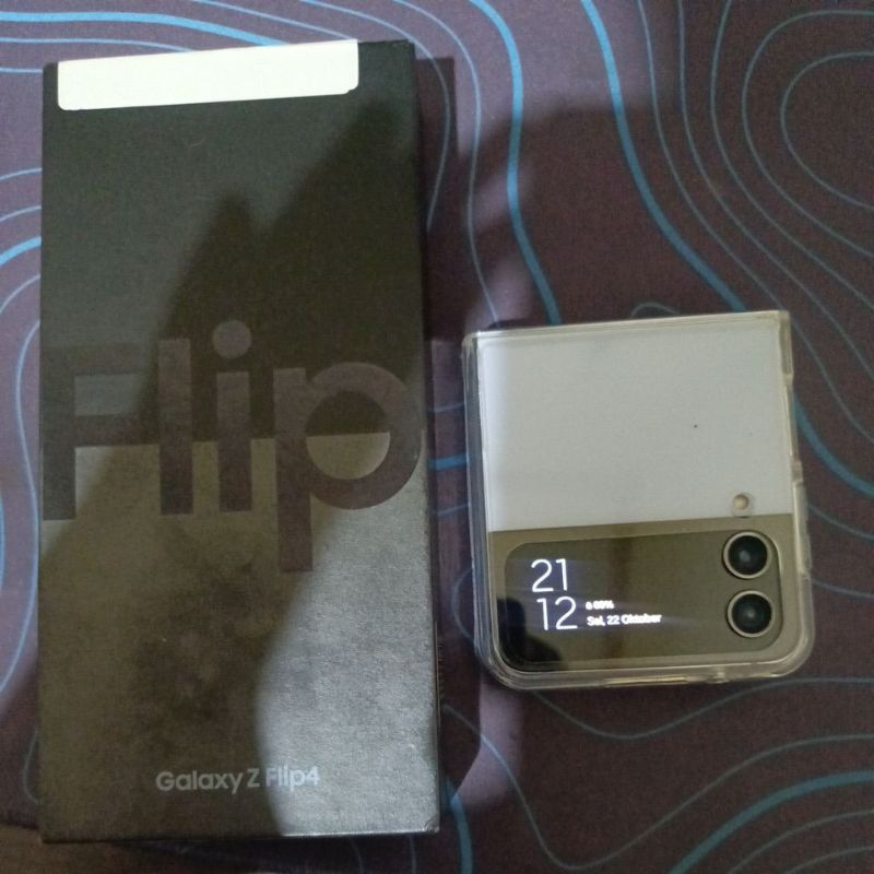 Z Flip 4 minus lcd rusak