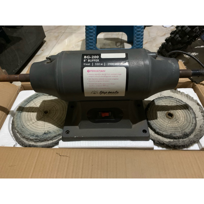 gerinda duduk / dinamo poles