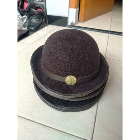 

TOPI BONI PRAMUKA PUTRI BAHAN LAKEN DAN RAJUT SD SMP SMA SIAGA PENGGALANG PENEGAK