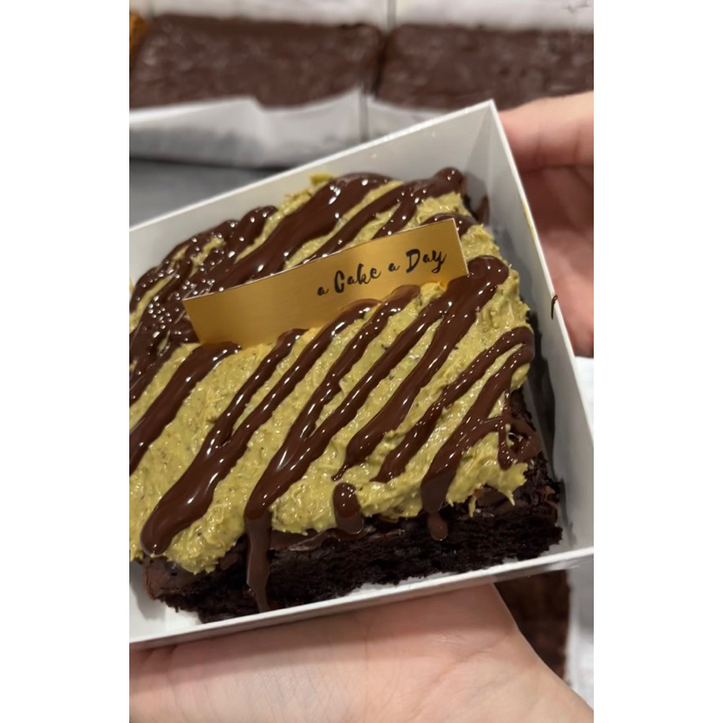 

PISTACHIO KUNAFA KATAIFI BROWNIES 300gr