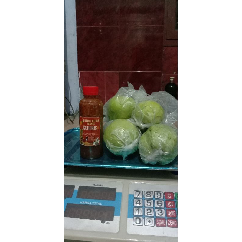 

jambu kristal + bubu rujak pedas