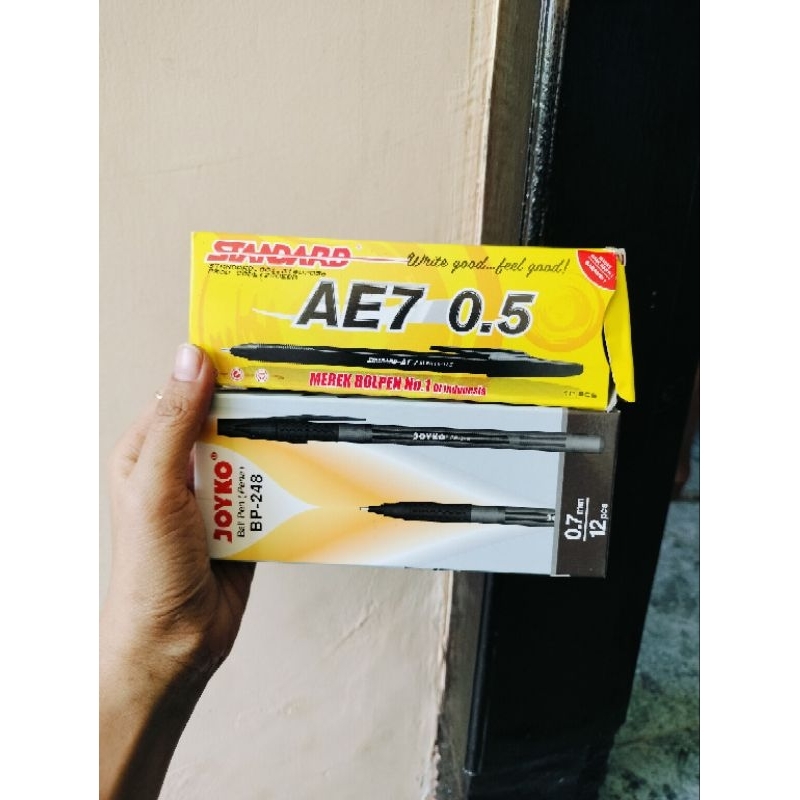 

Bolpoin Pulpen Bolpen Standard AE7 0,5 Bolpoin Joyko BP-248 Warna Hitam Perlengkapan Kantor, Sekolah, Kampus