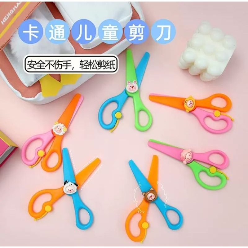 

Gunting Kertas 2 Warna Aman Untuk Anak-Anak