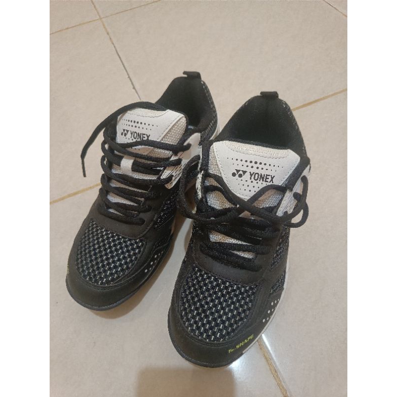 SEPATU YONEX MACH