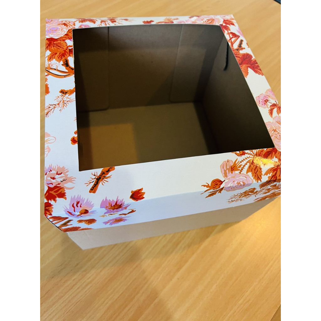 

(10pcs) dus kue box red flower mika ukuran 25x25x10cm box vernish uv corugated