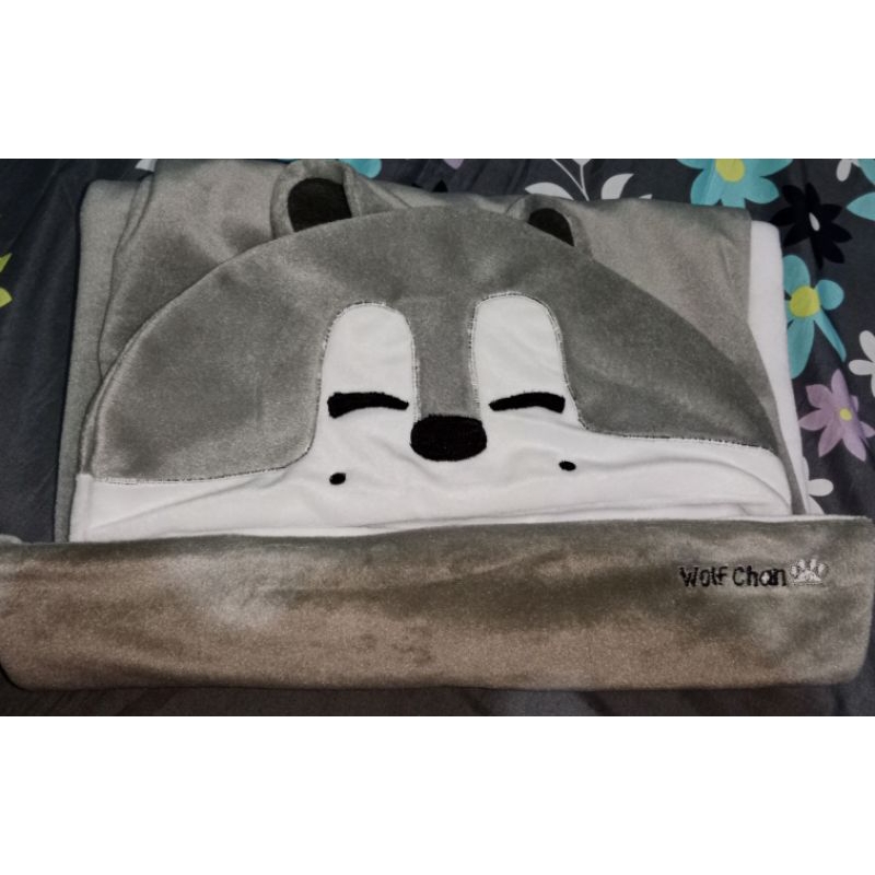 wts SKZOO HOODIE BLANKET WOLFCHAN fanmade unoff (free wolfchan octopus doll)