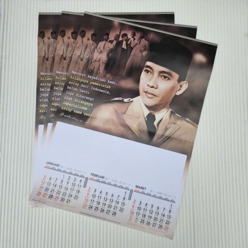 

Kalender tahun 2025 Ao 144 soekarno 4 lembar 3 bulanan ukuran 38x54cm (terima castume cetak merek)