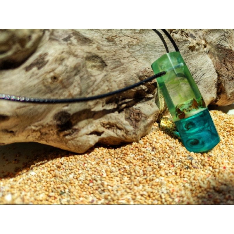 Kalung  resin pria dan wanita  handmade (glow in the dark)/liontin resin /kalung tali bandul resin (