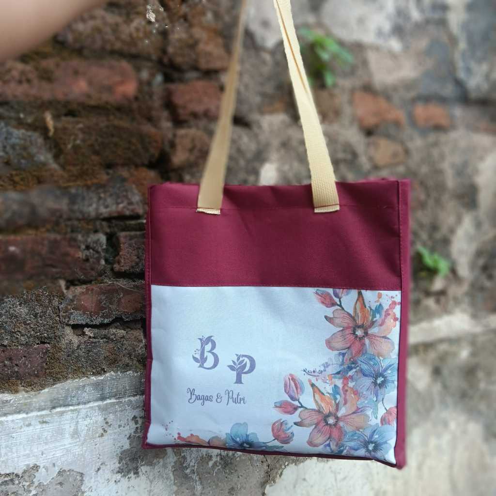 

Goodie bag Kombinasi 27x7x30 / Souvenir Tas Hampers