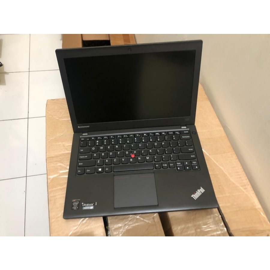 Laptop Lenovo Thinkpad X240 Core i5 Ram SSD Windows 10 Slim Murah