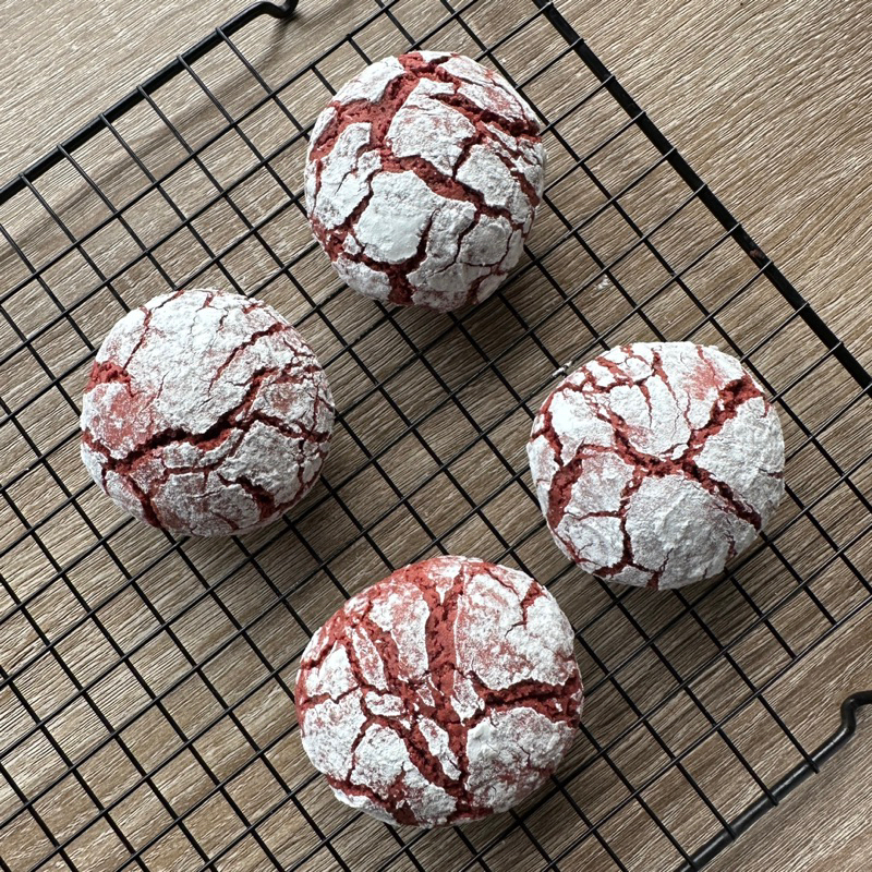 

Red Velvet Cheese Crinkle Cookies