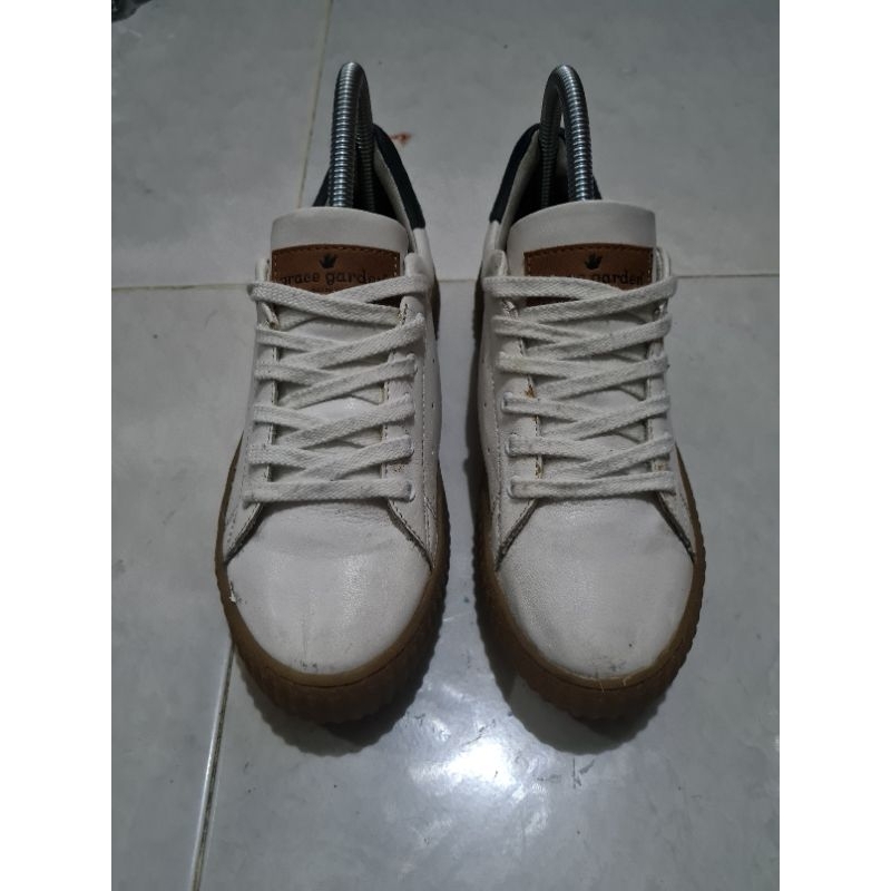 Secondhand shoes grac3 gard3n