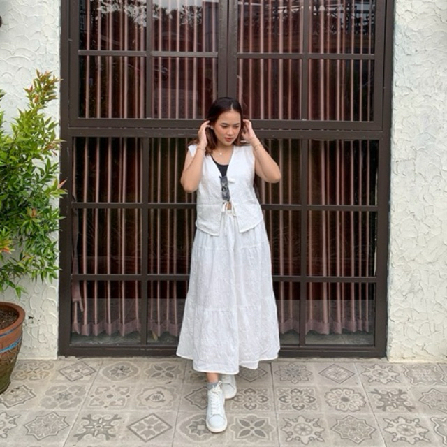 Leafy Collection in White/ Leafy Vest Leaft Skirt Putih