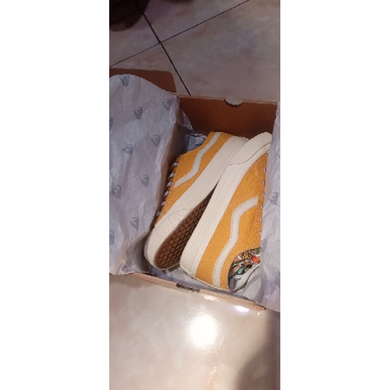 Vantela low public /dark yellow