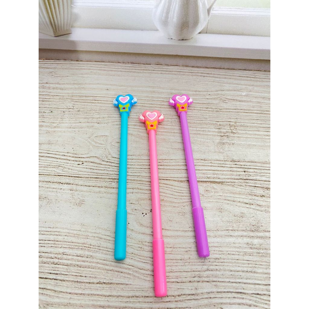 

Pulpen gel Sailor Moon Super Cute Imut Lucu Ready 3 Variant Warna Tinta Hitam / Pen SAILOR MOON Love Hati Unik Harga Termurah Stationary Fancy Kekinian Bisa Grosir dan COD