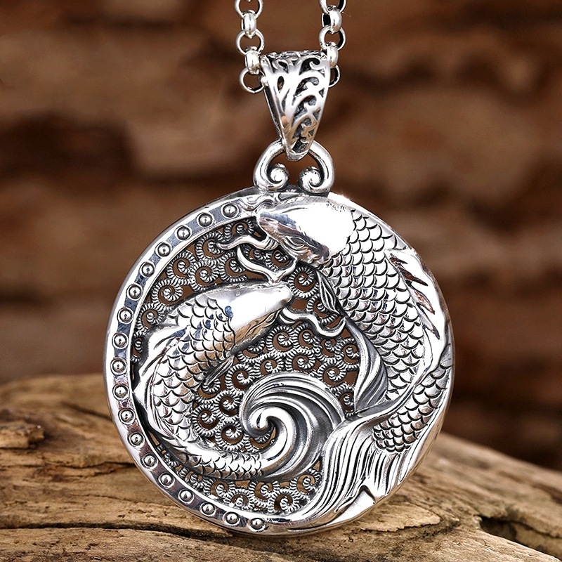 Kalung Liontin Ikan Koi Warna Silver Gaya China / Kalung Bulat Motif 2 Ikan  / Yin Yang Double Fish 