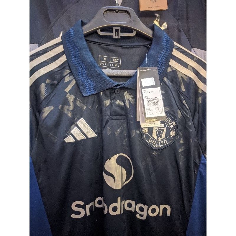 jersey bola man united dan man city