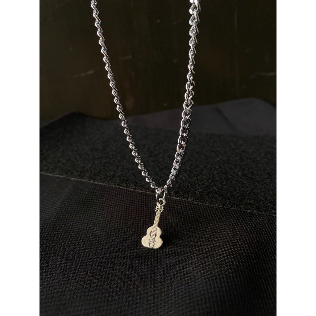 axoraa store - kalung rantai baja titanium liontin gitar /kalung anak laki laki keren 2024