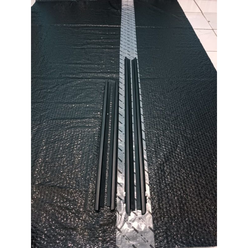 pelipit kaca luar mobil datsun go original