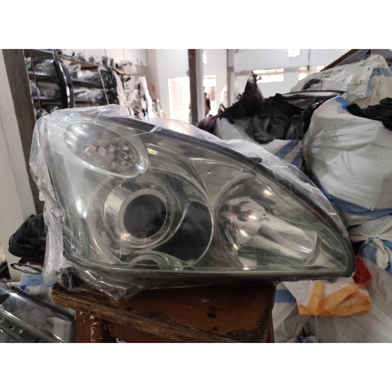 Headlamp lampu depan Harrier 2004_2014 original