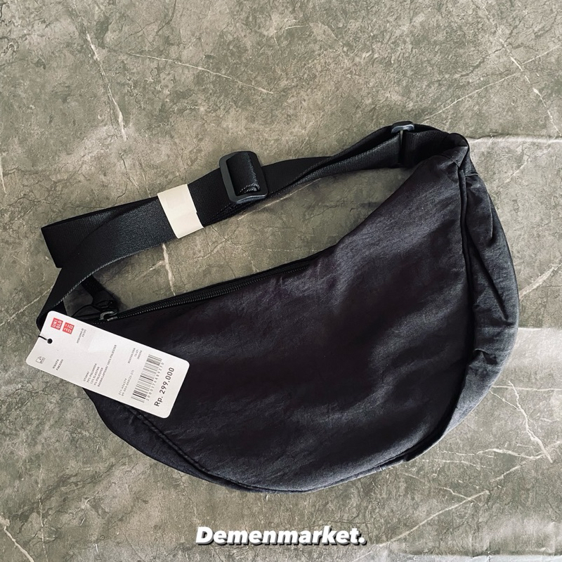 Tas Slempang/Sling Bag Uniqlo - Black