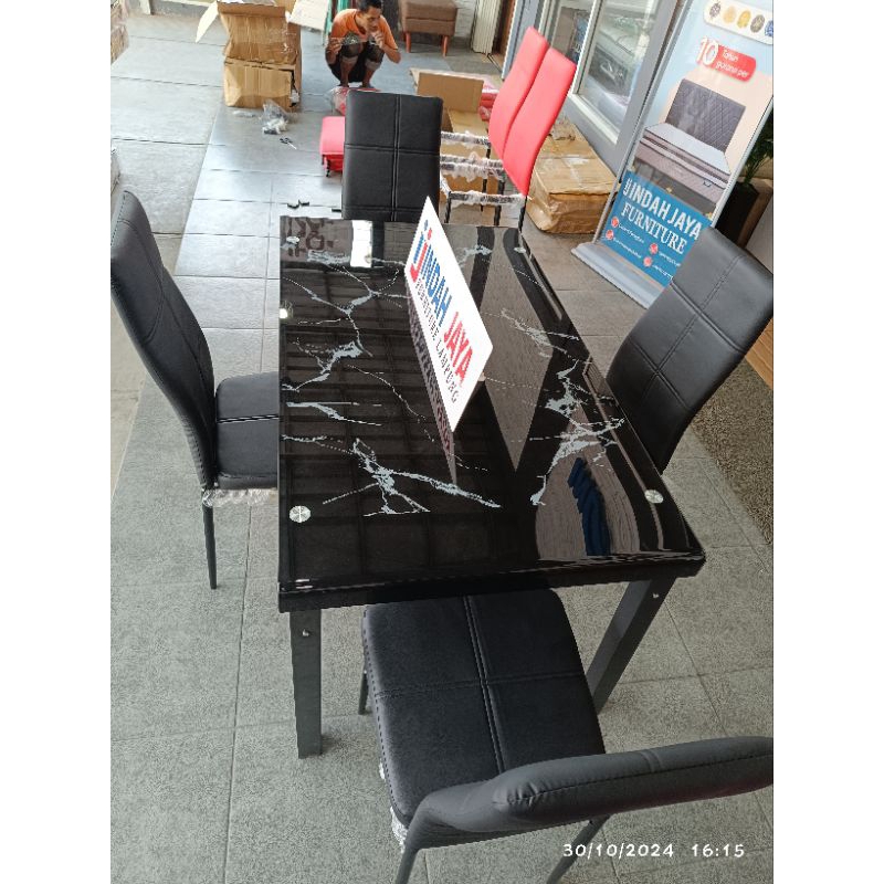 Meja Makan kaca hitam 4 Kursi