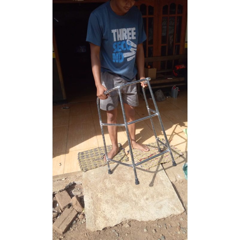 Walker hitam besi alat bantu jalan