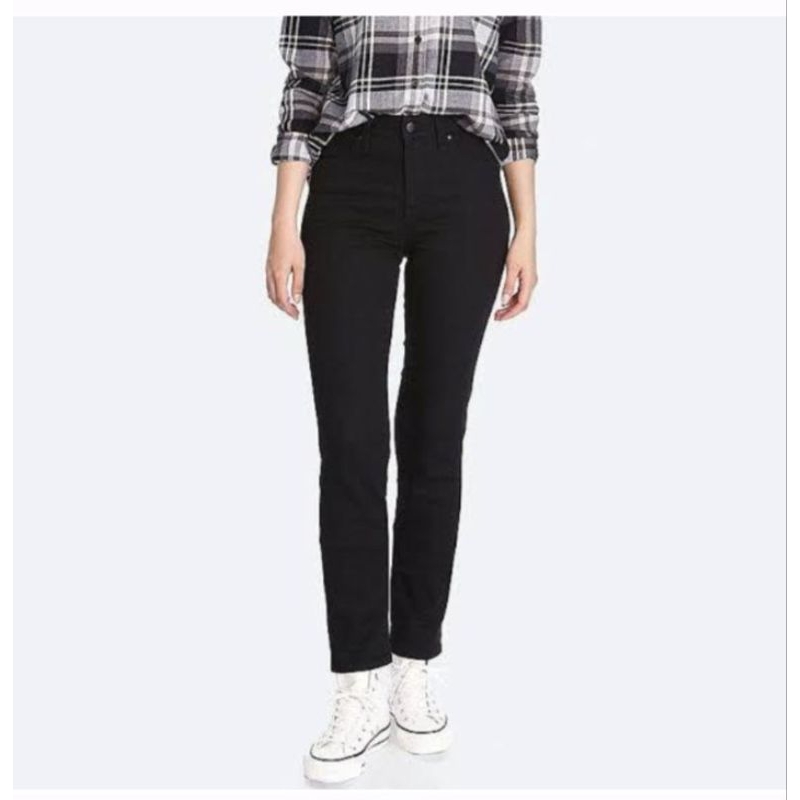 UNIQLO SKINNY STRAIGHT JEANS IN BLACK