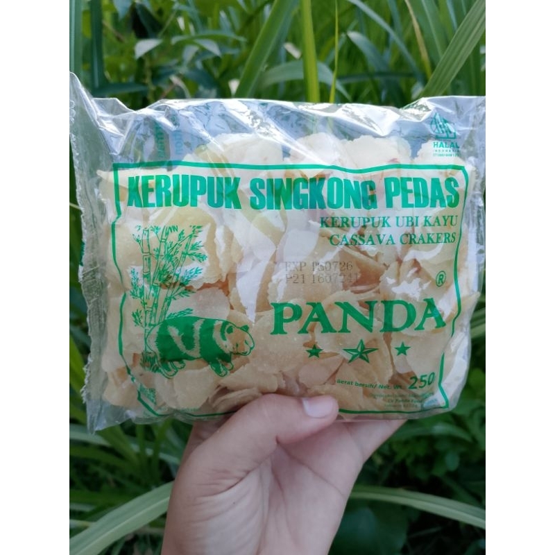 

Kerupuk || Kerupuk singkong || Kerupuk singkong pedas || Kerupuk singkong cap panda mentah