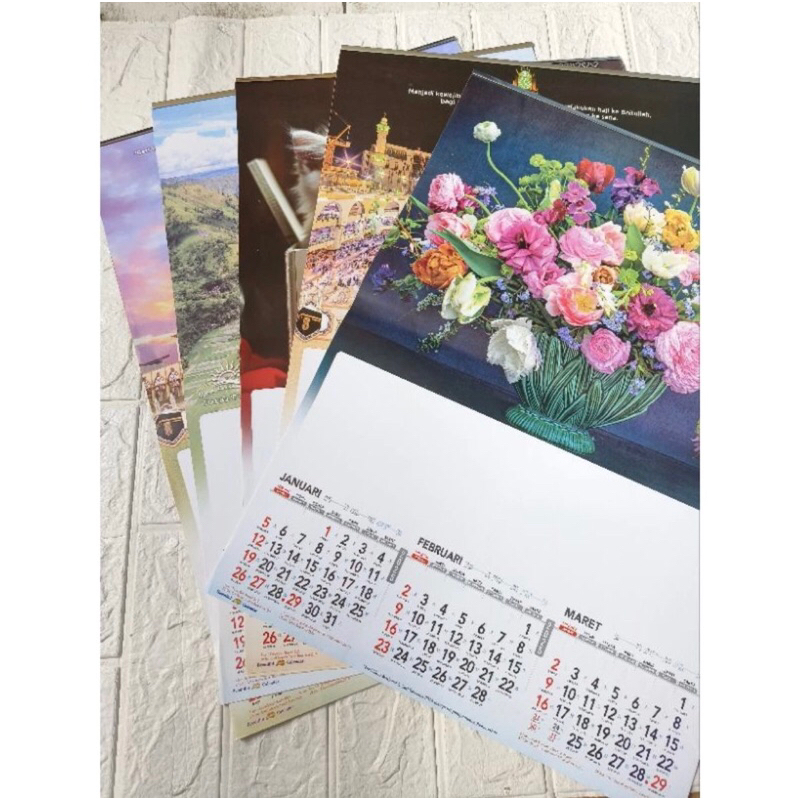 

kalender dinding 4 lembar triwulan 2025 gambar kucing