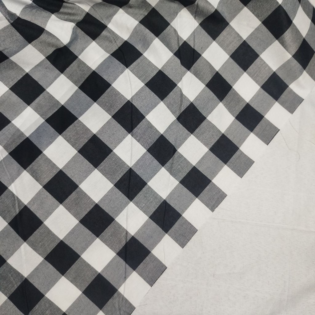 Kain Kotak Bali Harga Per Meter Lebar -+150 cm Kain Poleng kain Catur Kain Adat Bali Kain Keagamaan 