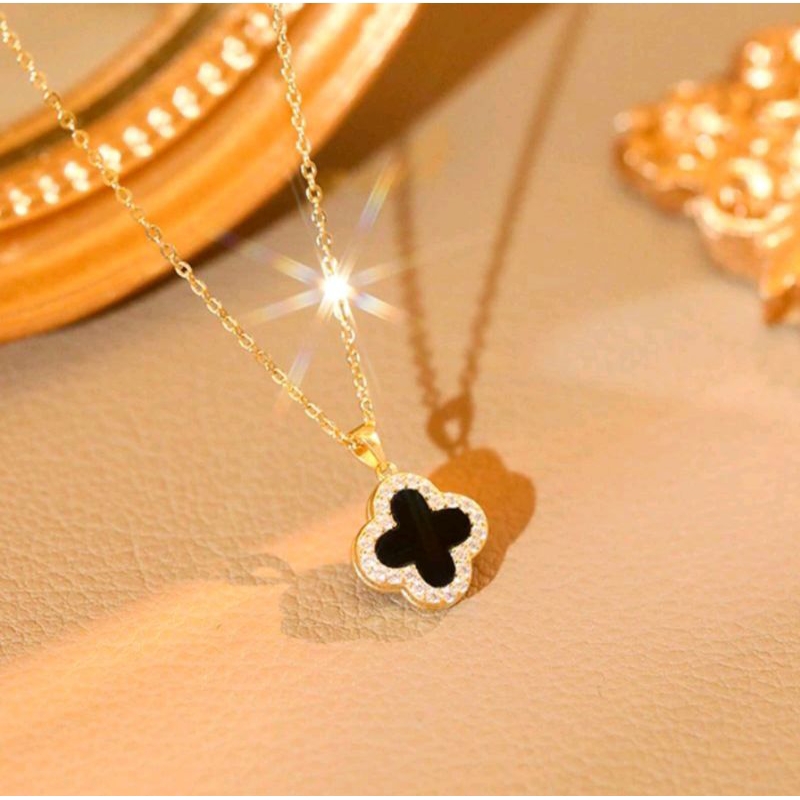 Kalung Titanium Wanita Clover Anti Karat Warna Emas