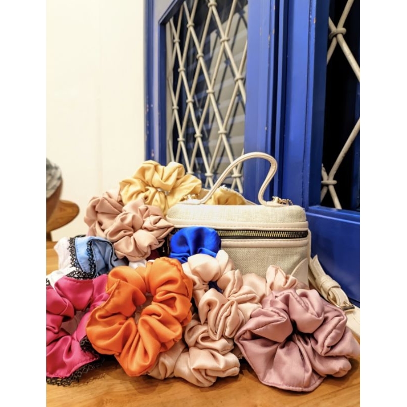 SCRUNCHIE / CEPOLAN RAMBUT MOTIF RENDA LUCU