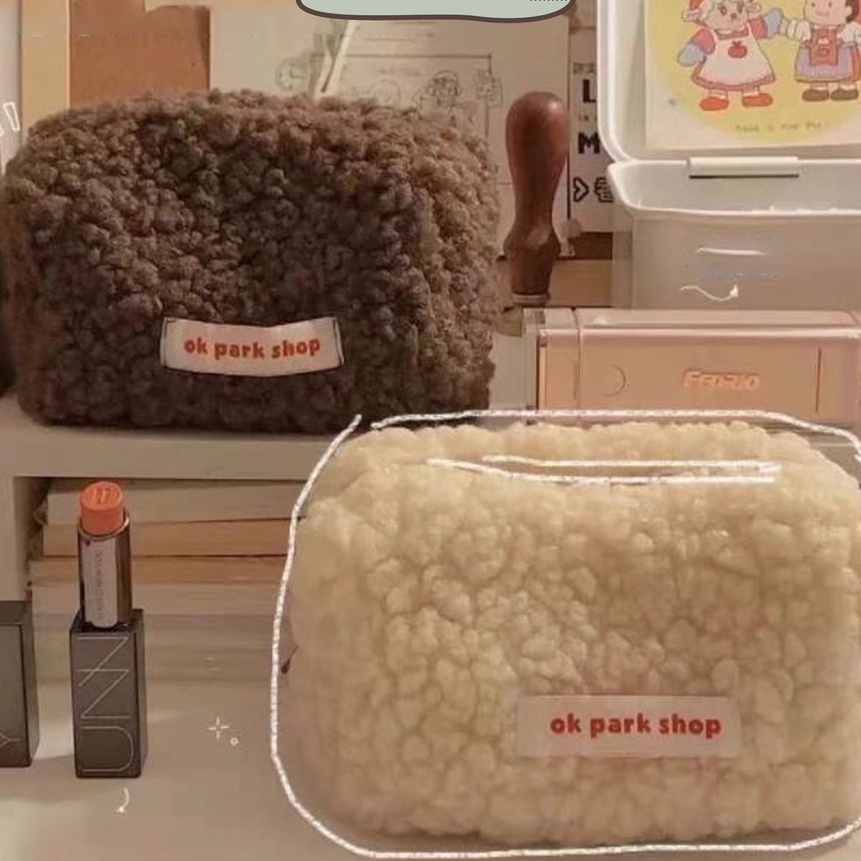 

Kilat MILOLI Kotak Pensil Bulu furry Woll Soft Aesthetic Korean Style Stationery F15