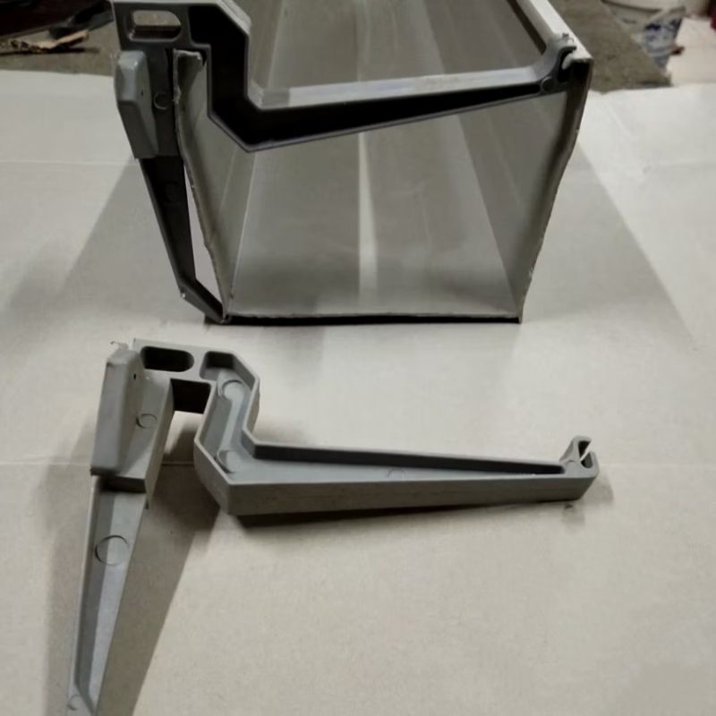 Gantungan/Cantulan Talang Air Kotak/Klem Talang kotak /Jepitan Talang Kotak Air PVC