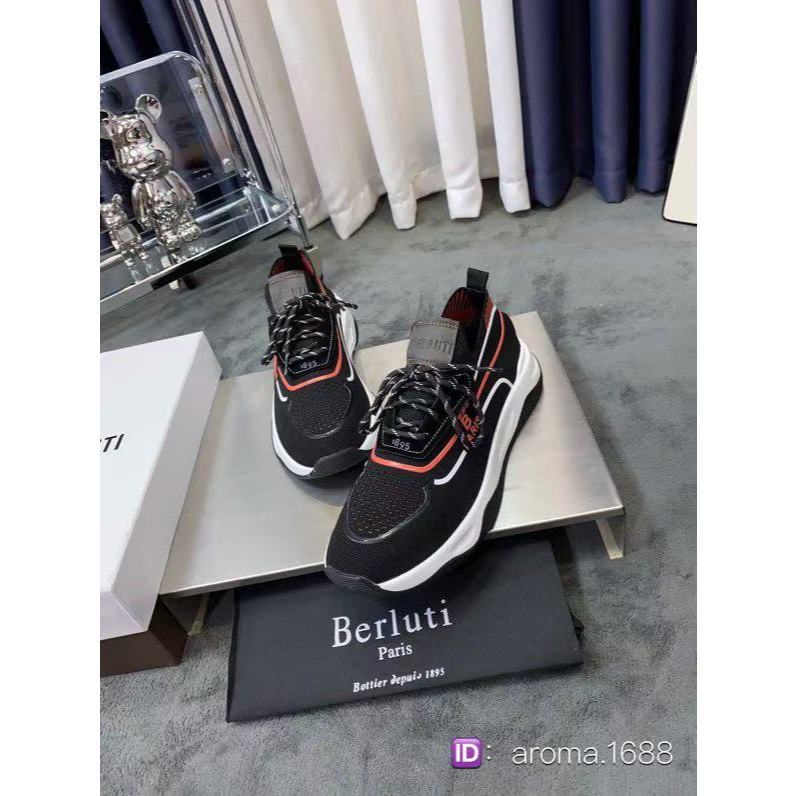 Sepatu olahraga Berluti sepatu pria biasa