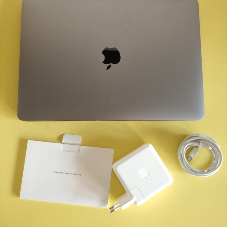 Macbook pro 13inc 2020 core i5 16/1TB