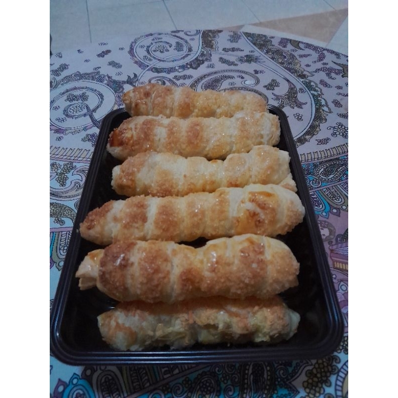 

pastry cheese roll manis ori