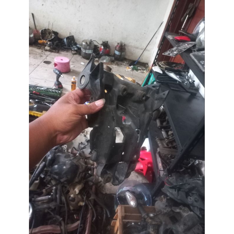 breket dudukan sen lampu depan cb 150 r old ori copotan