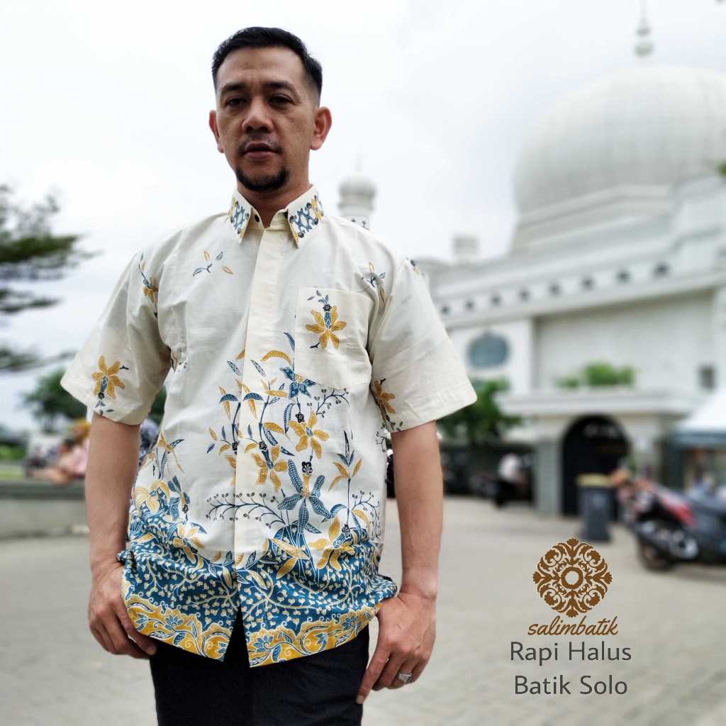 Baju Batik dari Pusat Batik Pasar Klewer Solo Indonesia