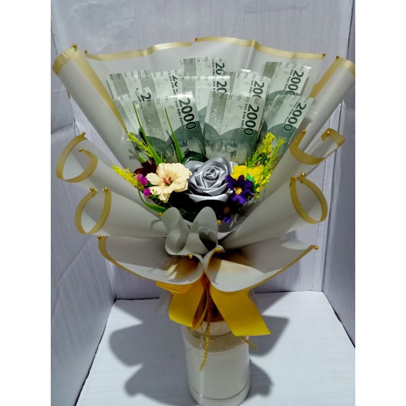 Bucket uang pecahan2000